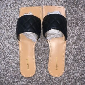*BRAND NEW*Square Quilted Slide Sandal
